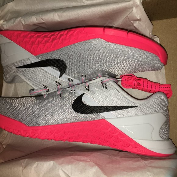 nike metcon pink grey